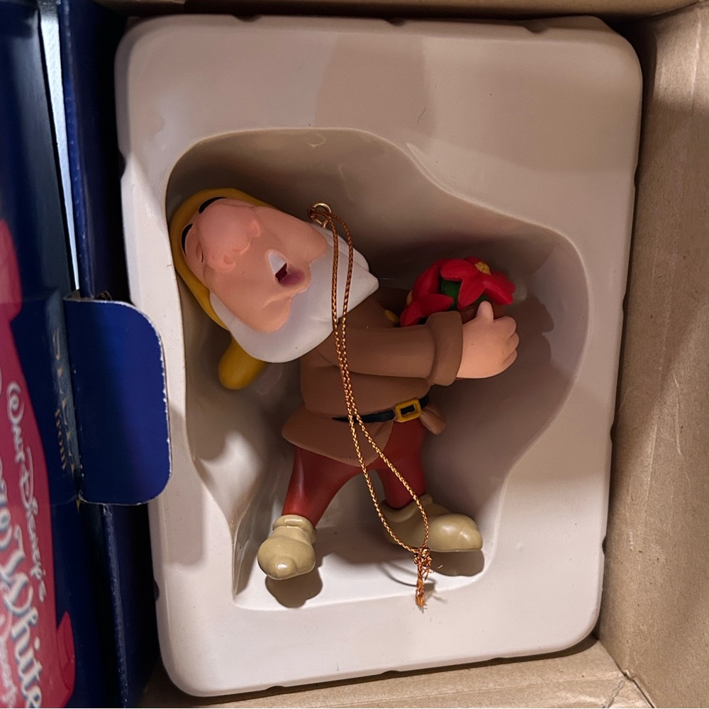 Disney’s Snow White President’s Edition Ornament Sneezy